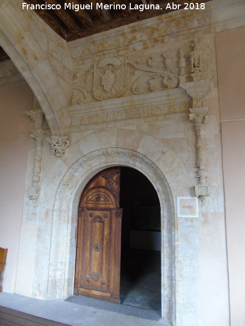 Convento de San Esteban. Claustro - Convento de San Esteban. Claustro. Entrada al coro