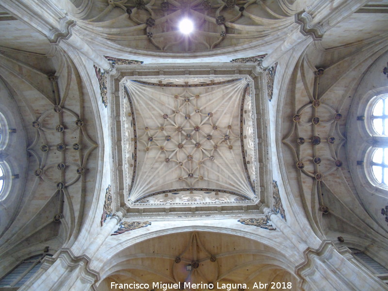 Convento de San Esteban. Iglesia - Convento de San Esteban. Iglesia. Crucero