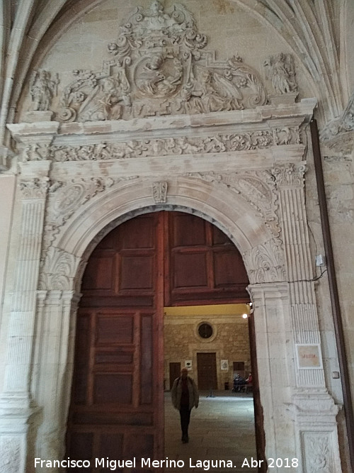 Convento de San Esteban. Atrio - Convento de San Esteban. Atrio. Puerta del claustro