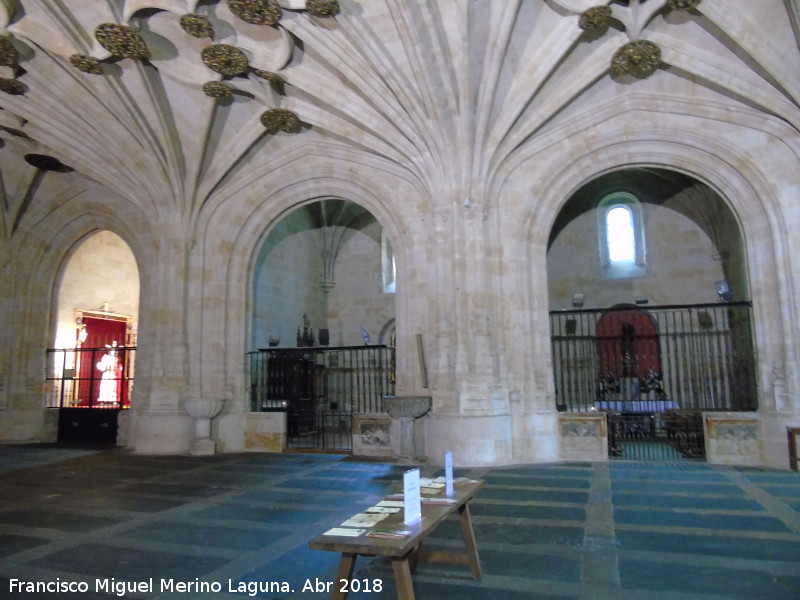 Convento de San Esteban. Coro - Convento de San Esteban. Coro. Capillas del Evangelio de la parte del sotocoro