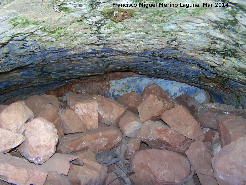 Cuevas de Celestino - Cuevas de Celestino. Restos de azulete