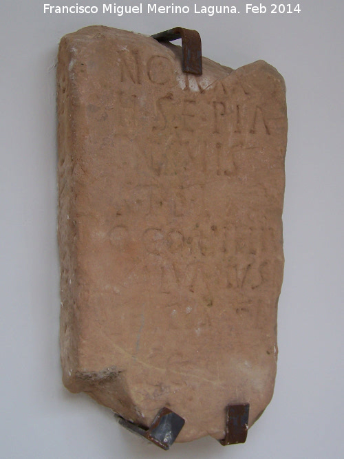 Cortijada de El Acero - Cortijada de El Acero. Inscripcin romana. Museo Arqueolgico de Santisteban