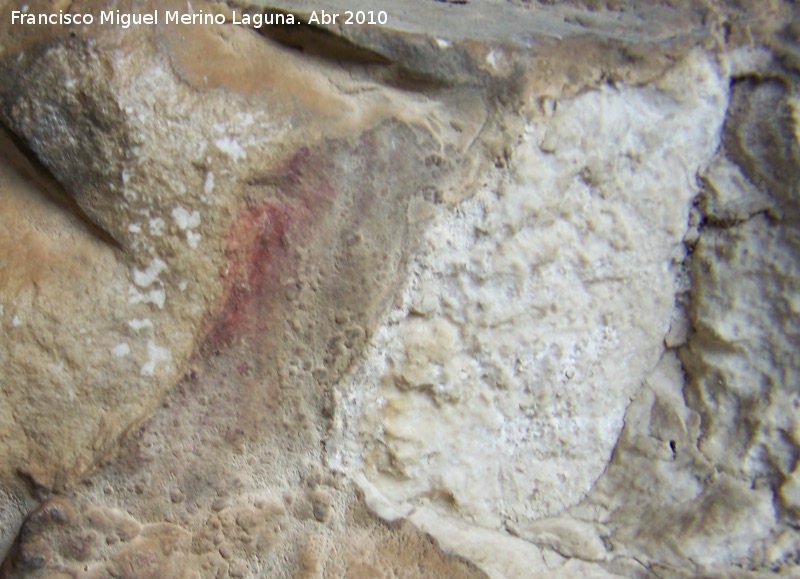 Pinturas rupestres de la Cueva de los Herreros Grupo XI - Pinturas rupestres de la Cueva de los Herreros Grupo XI. Barra vertical (parte de otra figura) al lado del hueco de la figura expoliada