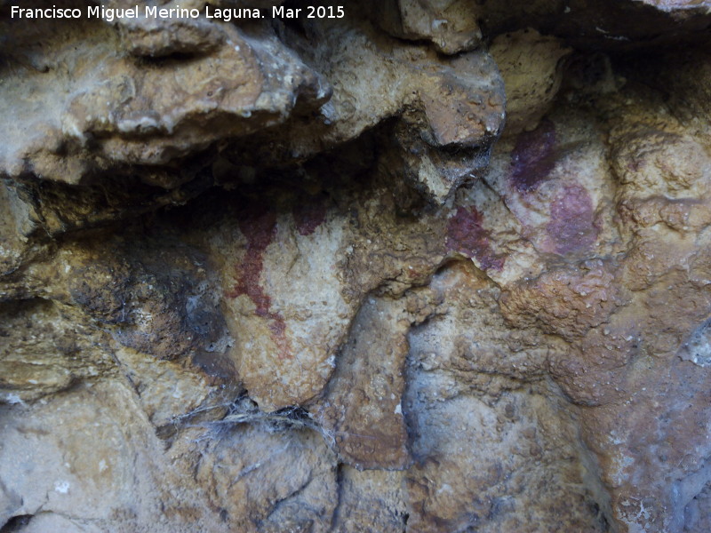 Pinturas rupestres de la Cueva de los Herreros Grupo VIII - Pinturas rupestres de la Cueva de los Herreros Grupo VIII. Figura vertical y tres digitaciones