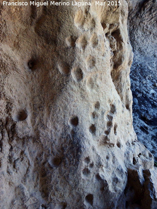 Pinturas rupestres de la Cueva de los Herreros Grupo VIII - Pinturas rupestres de la Cueva de los Herreros Grupo VIII. Cazoletas