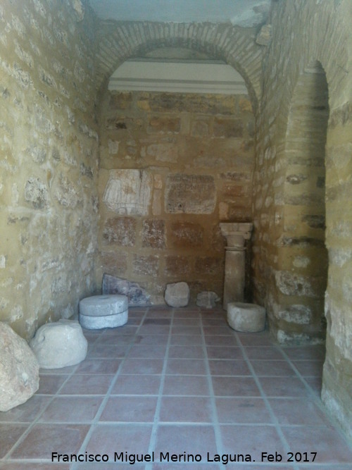 Santuario de las Reliquias - Santuario de las Reliquias. Stano con piezas arqueolgicas