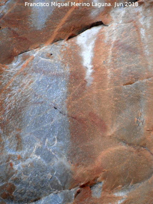 Pinturas rupestres del Puntal - Pinturas rupestres del Puntal. Barras y antropomorfo muy desvados a la izquierda grupo II