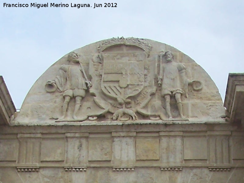 Puerta del Puente - Puerta del Puente. Escudo