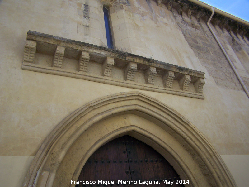 Iglesia de San Pedro - Iglesia de San Pedro. Portada lateral