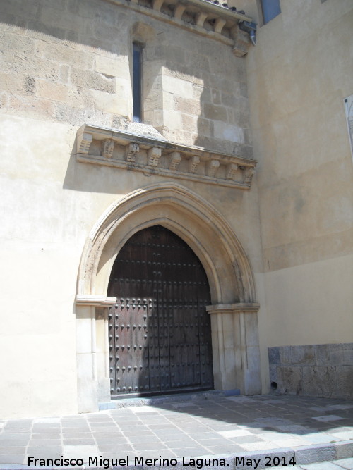 Iglesia de San Pedro - Iglesia de San Pedro. Portada lateral