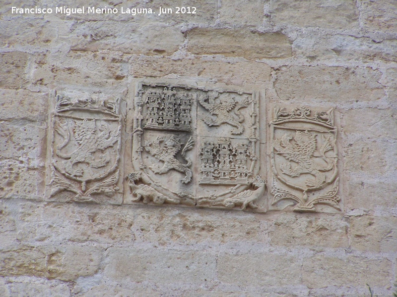 Torre de la Calahorra - Torre de la Calahorra. Escudos