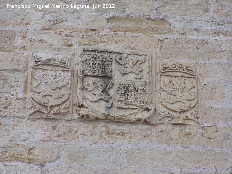 Torre de la Calahorra - Torre de la Calahorra. Escudos