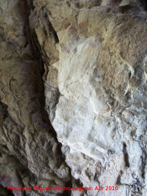 Pinturas rupestres del Covacho de los Herreros - Pinturas rupestres del Covacho de los Herreros. Hueco de la figura expoliada