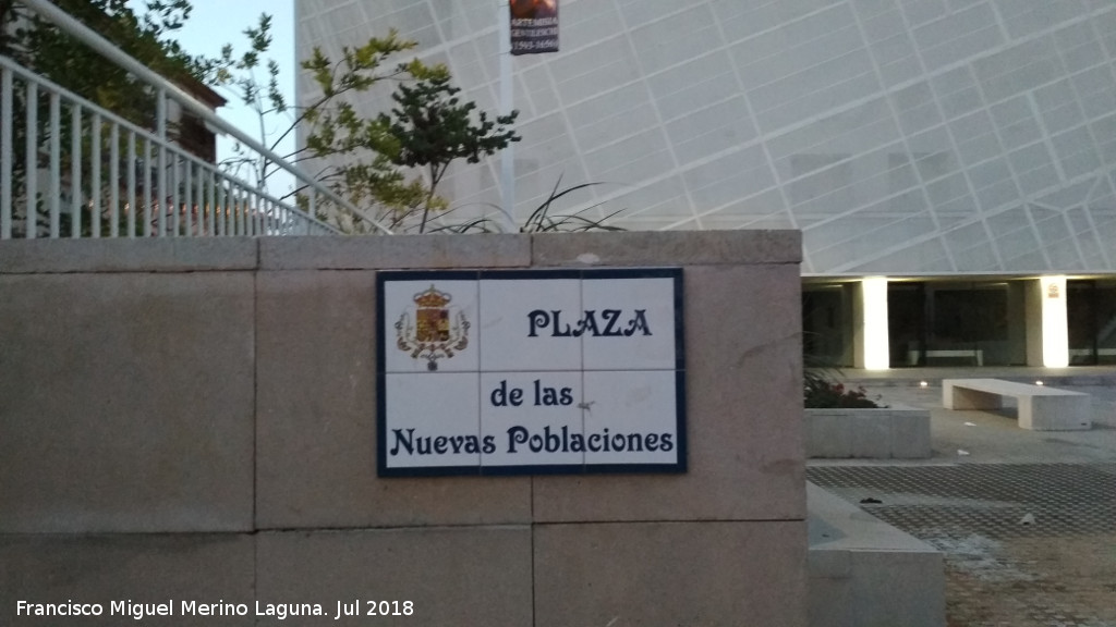 Plaza de las Nuevas Poblaciones - Plaza de las Nuevas Poblaciones. Placa