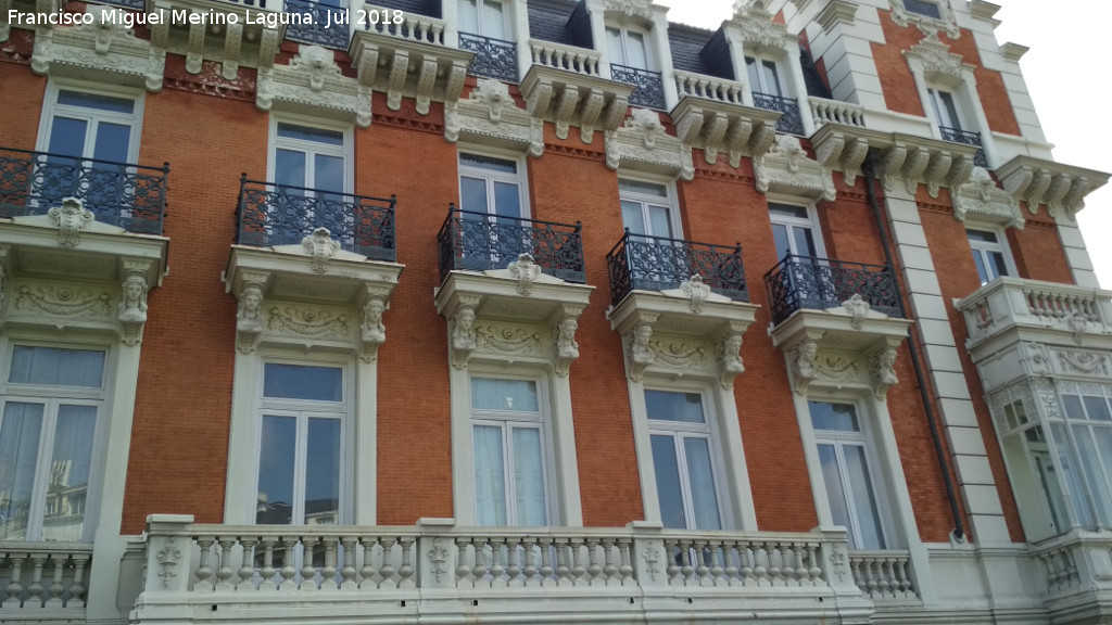 Edificio de la Real Compaa Asturiana de Minas - Edificio de la Real Compaa Asturiana de Minas. 