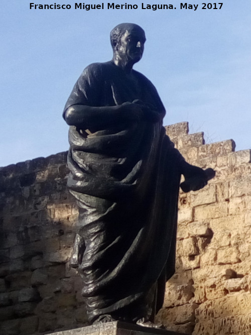 Monumento a Sneca - Monumento a Sneca. Estatua