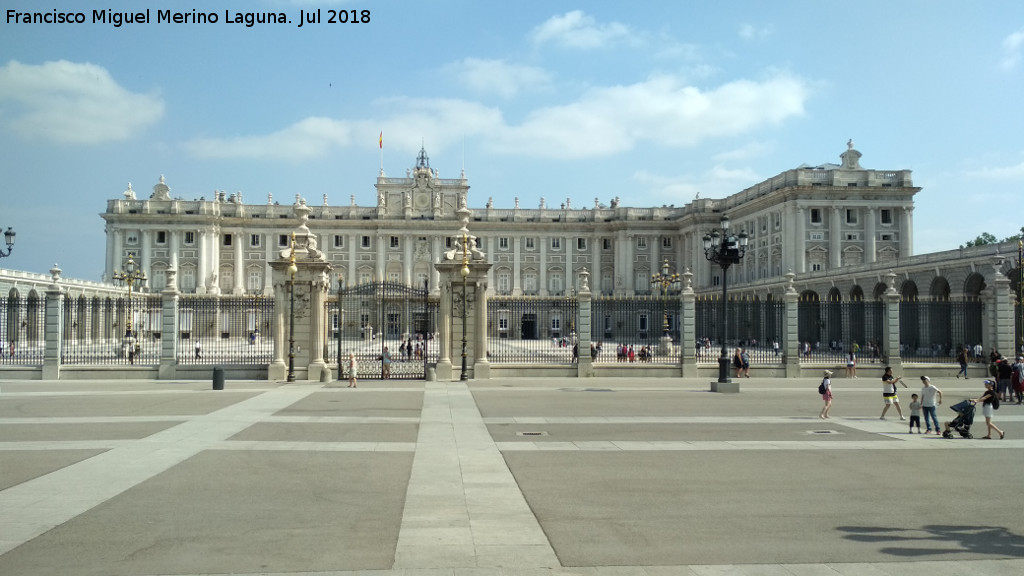 Palacio Real. Plaza de la Armera - Palacio Real. Plaza de la Armera. 