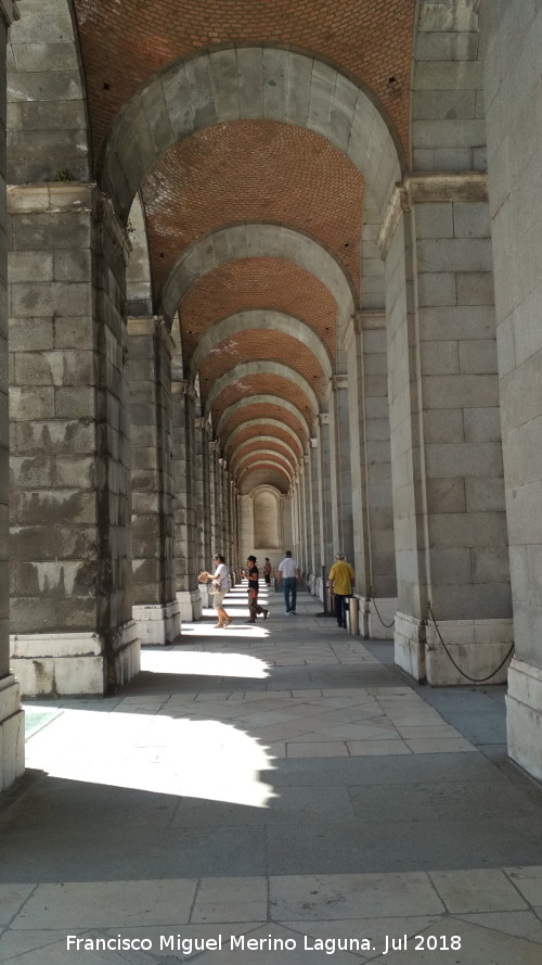 Palacio Real. Plaza de la Armera - Palacio Real. Plaza de la Armera. Soportales de la Armera