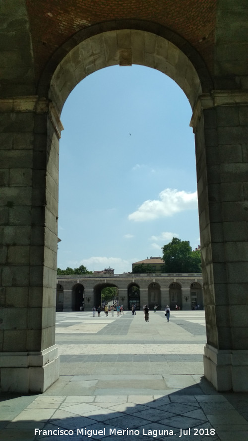 Palacio Real. Plaza de la Armera - Palacio Real. Plaza de la Armera. Desde la Real Armera