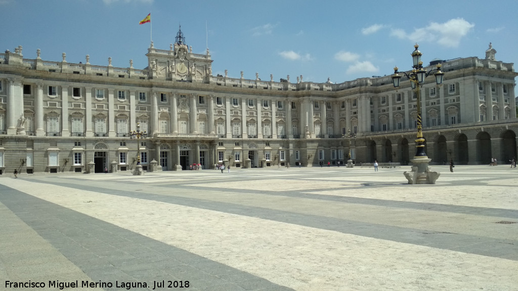 Palacio Real. Plaza de la Armera - Palacio Real. Plaza de la Armera. 
