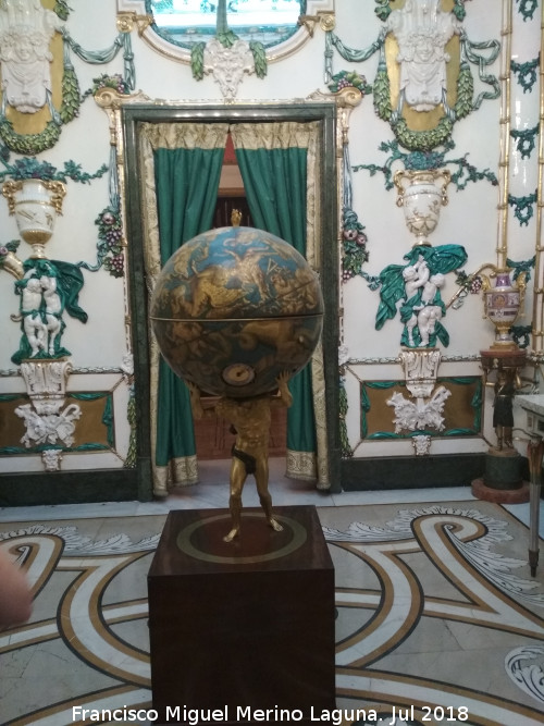 Palacio Real. Saleta de Porcelana - Palacio Real. Saleta de Porcelana. Reloj de globo terrqueo