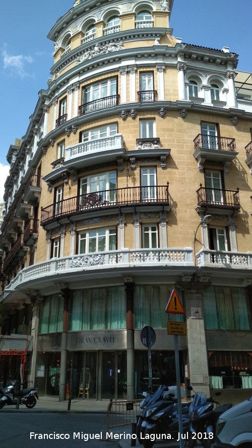 Edificio Hotel de las Letras - Edificio Hotel de las Letras. Esquina de la Calle Virgen de los Peligros con la Calle Caballero de Gracia