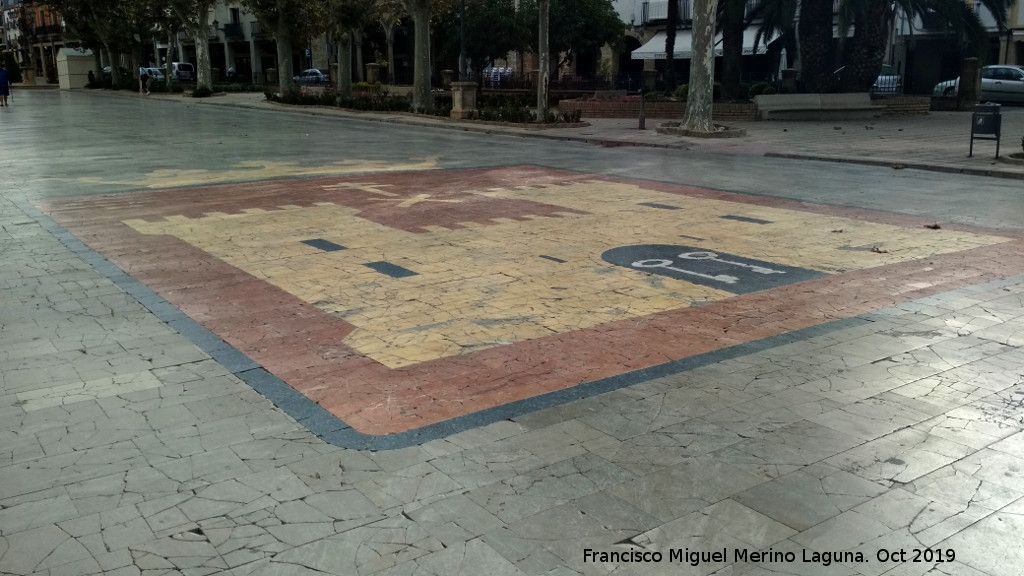 Paseo de la Constitucin - Paseo de la Constitucin. Escudo de Baeza