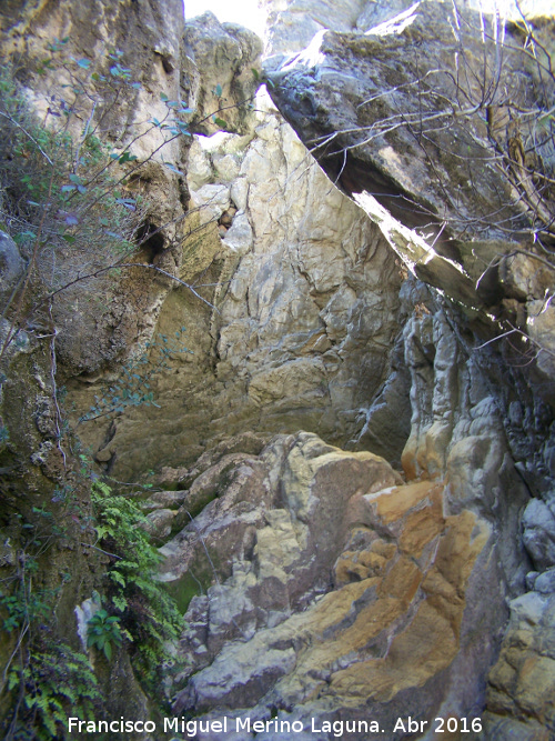 Zurren - Zurren. Cascada sin agua