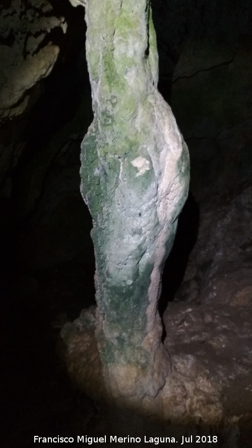 Cueva neoltica de los Corzos - Cueva neoltica de los Corzos. Columna