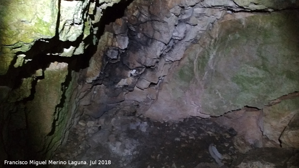 Cueva neoltica de los Corzos - Cueva neoltica de los Corzos. Restos de holln