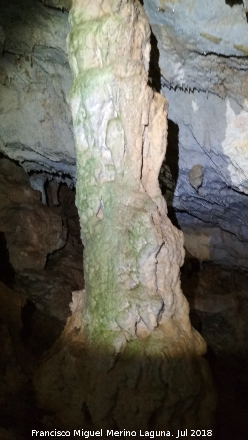 Cueva neoltica de los Corzos - Cueva neoltica de los Corzos. Columna