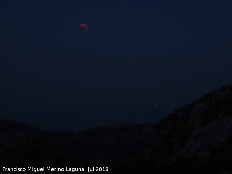 Luna - Luna. La Luna en eclipse y Marte. Llano de Mingo - Los Villares