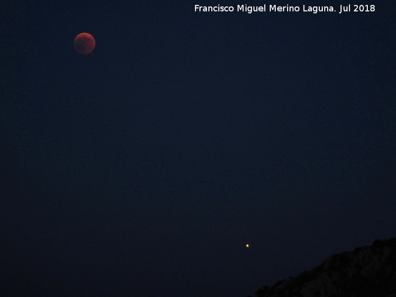 Luna - Luna. La Luna en eclipse y Marte. Llano de Mingo - Los Villares