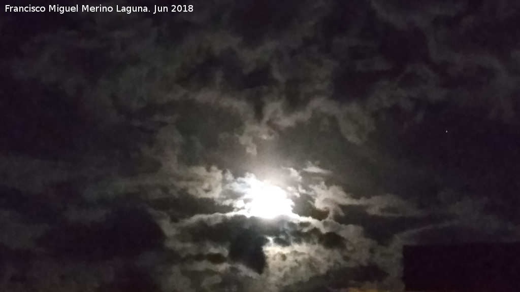 Luna - Luna. Nublado. Los Villares