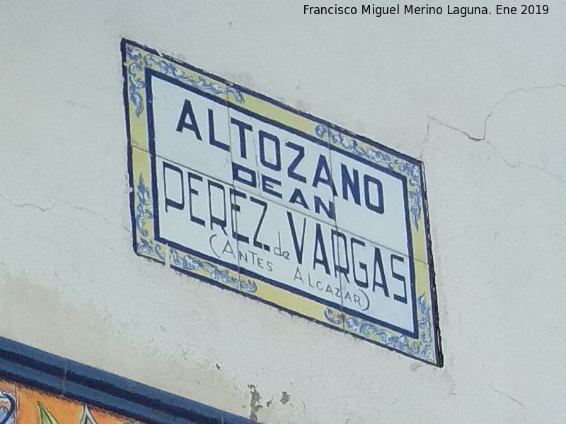 Calle Altozano Den Prez de Vargas - Calle Altozano Den Prez de Vargas. Placa