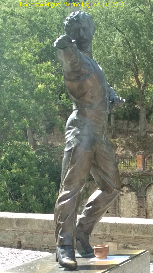 Monumento a Mario Maya - Monumento a Mario Maya. Estatua