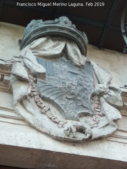 Seminario de Nobles de la Inmaculada - Seminario de Nobles de la Inmaculada. Escudo de Fernando VI