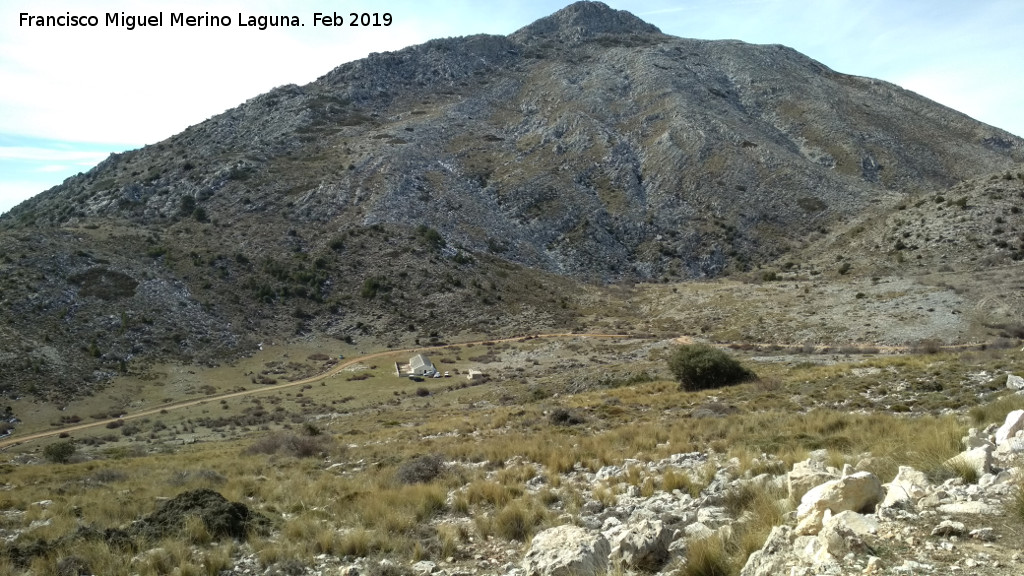 Cortijo de la Tosquilla - Cortijo de la Tosquilla. Al fondo Pea Jan