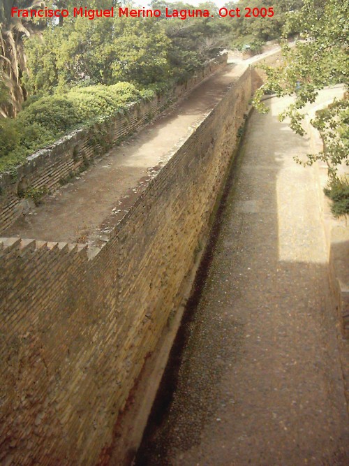 Alhambra. Maqabriyas - Alhambra. Maqabriyas. Muralla