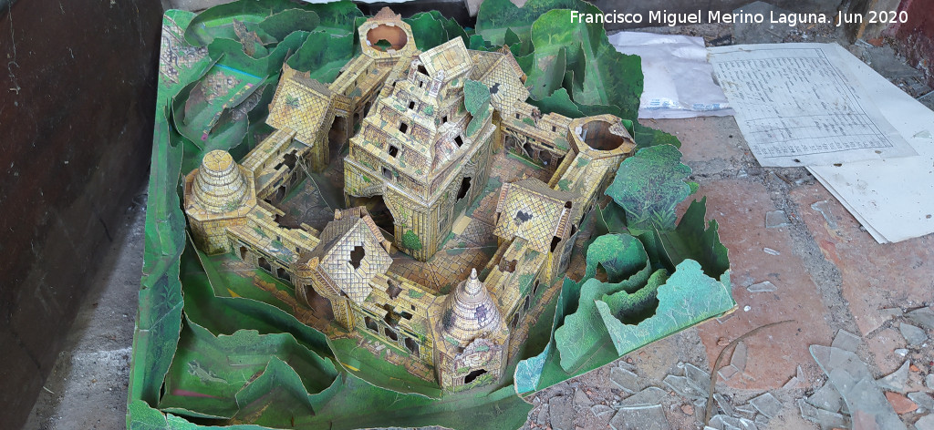 Estaci�n del Cable - Estaci�n del Cable. Maqueta abandonada en su interior