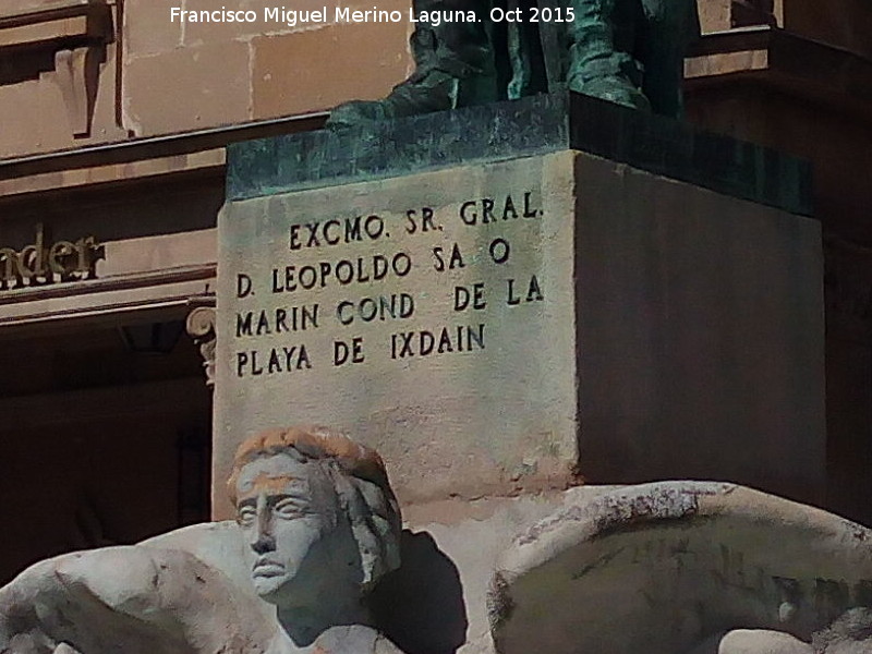 Monumento al General Saro - Monumento al General Saro. Pedestal