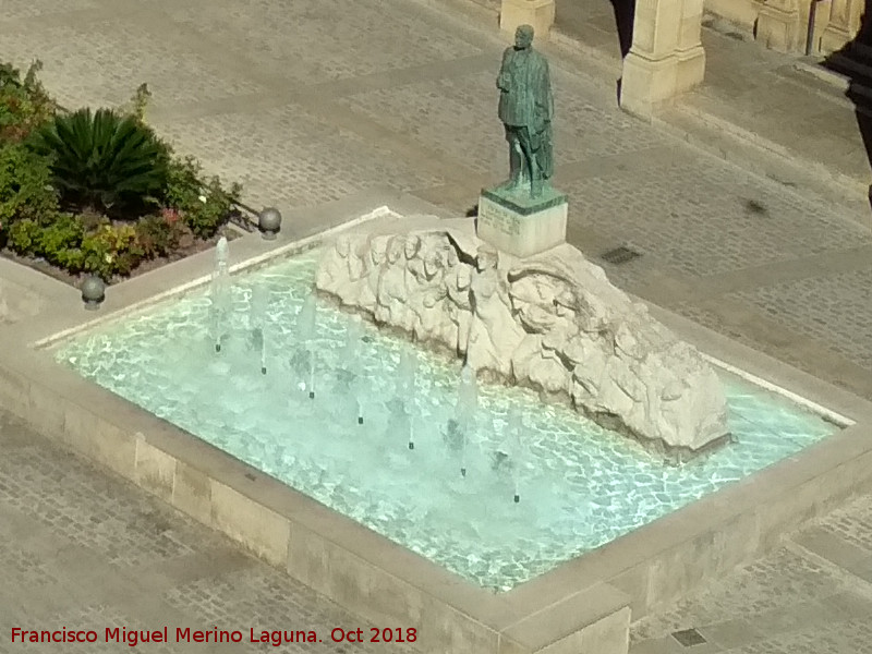 Monumento al General Saro - Monumento al General Saro. Desde la Torre del Reloj