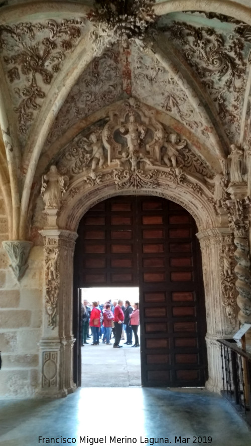 Monasterio de Piedra. Iglesia - Monasterio de Piedra. Iglesia. Entrada desde el claustro