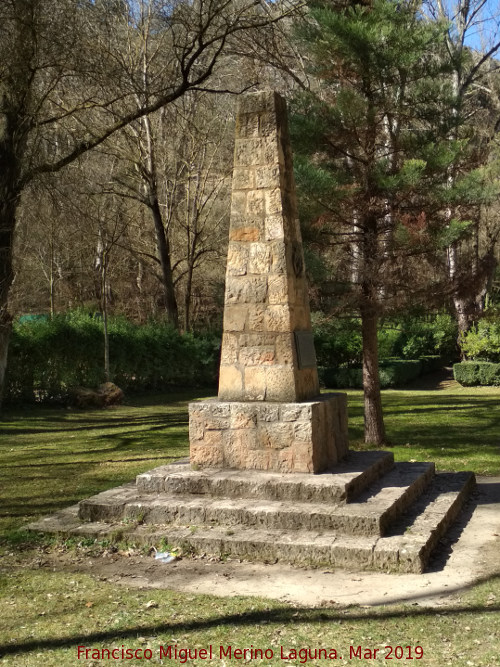 Parque Natural del Monasterio de Piedra. Monumento a Muntadas Jornet - Parque Natural del Monasterio de Piedra. Monumento a Muntadas Jornet. 