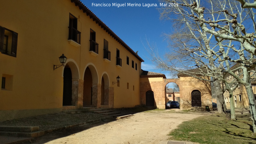 Monasterio de Piedra. Plaza Mayor - Monasterio de Piedra. Plaza Mayor. 