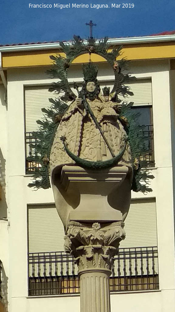Monumento a la Coronacin de la Virgen de Alharilla - Monumento a la Coronacin de la Virgen de Alharilla. Virgen de la Alharilla