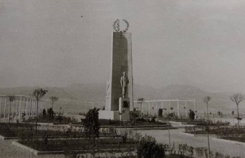 Monumento al Alf�rez Rojas - Monumento al Alf�rez Rojas. Foto antigua