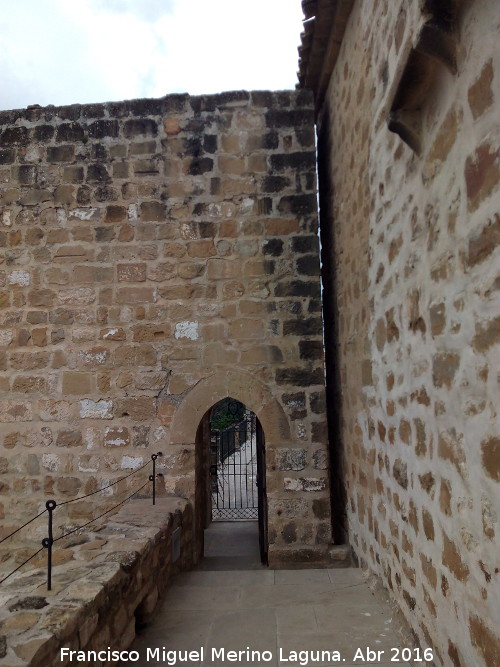 Torren de San Lorenzo - Torren de San Lorenzo. Paso del adarve tras el Torren de San Lorenzo