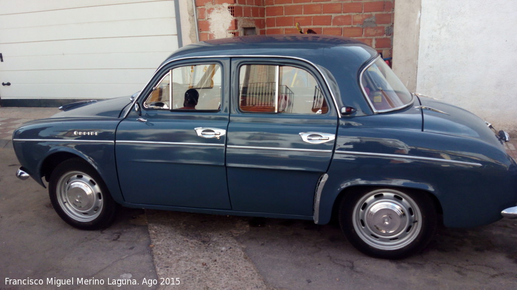 Renault Dauphine Ondine - Renault Dauphine Ondine. Navas de San Juan