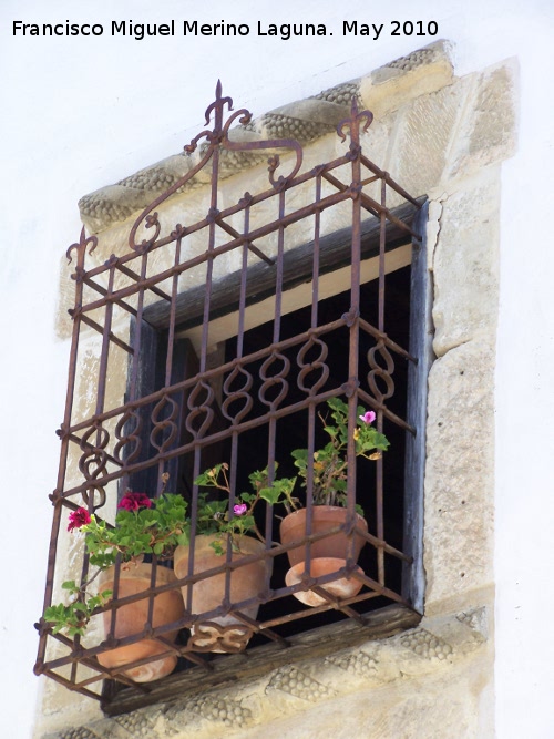 Casa Museo de Arte Andalus - Casa Museo de Arte Andalus. Rejera de la ventana principal sobre la portada